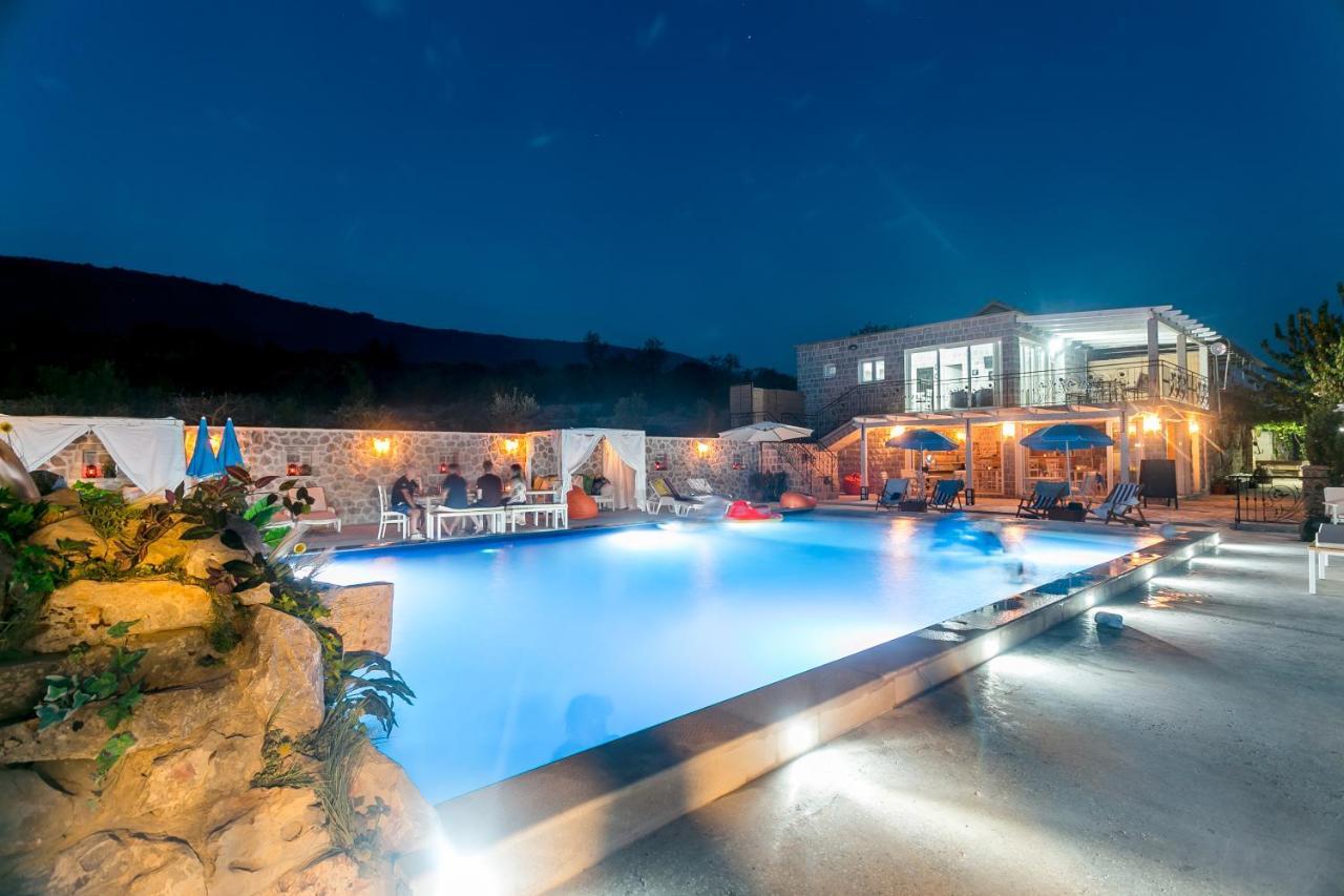 Lustica Apartments 外观 照片