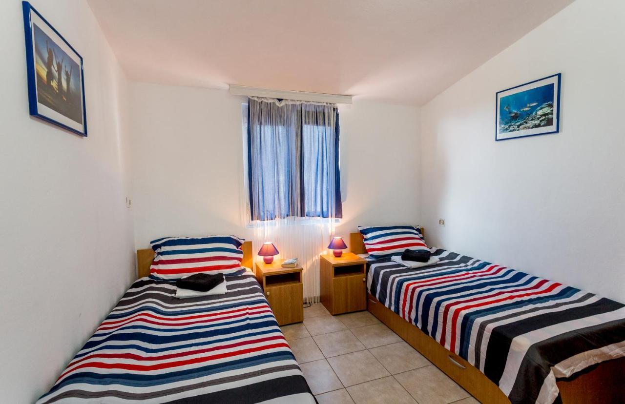 Lustica Apartments 外观 照片