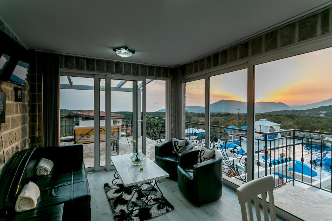 Lustica Apartments 外观 照片