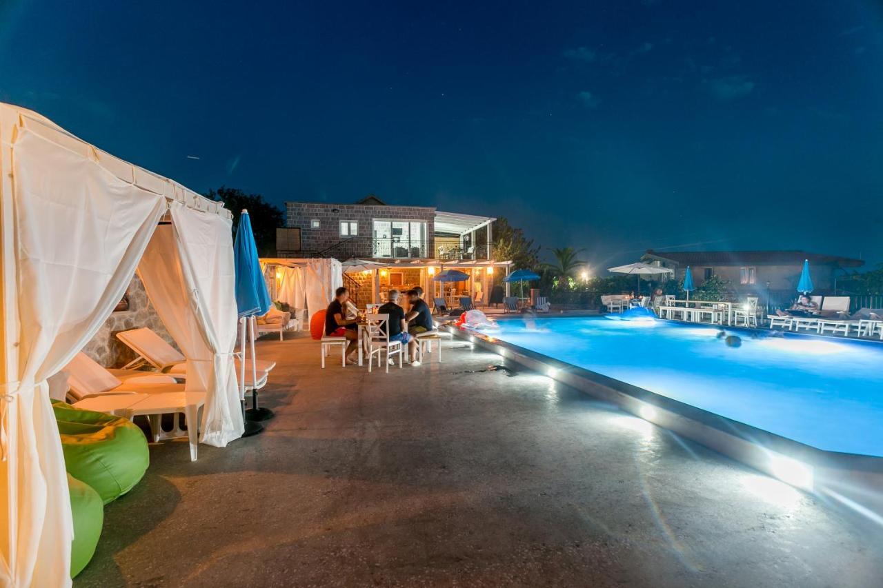 Lustica Apartments 外观 照片