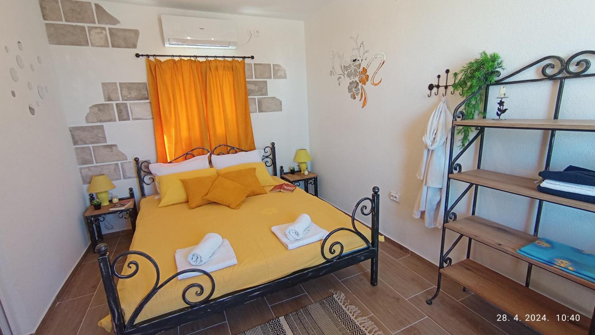 Lustica Apartments 外观 照片